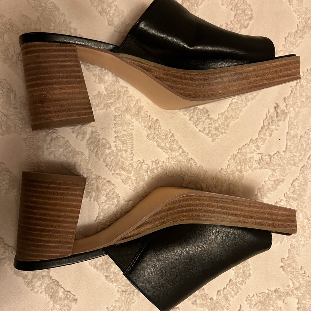 Sleek Square-Toe Leather Mule Slides in Classic Black - Picture 5 of 9